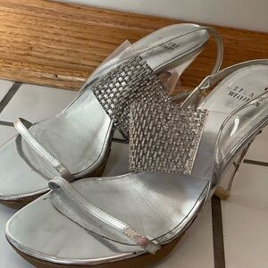 Stuart Weitzman KRISTAL CLEAR sandals  silver and stone embalmed size 7